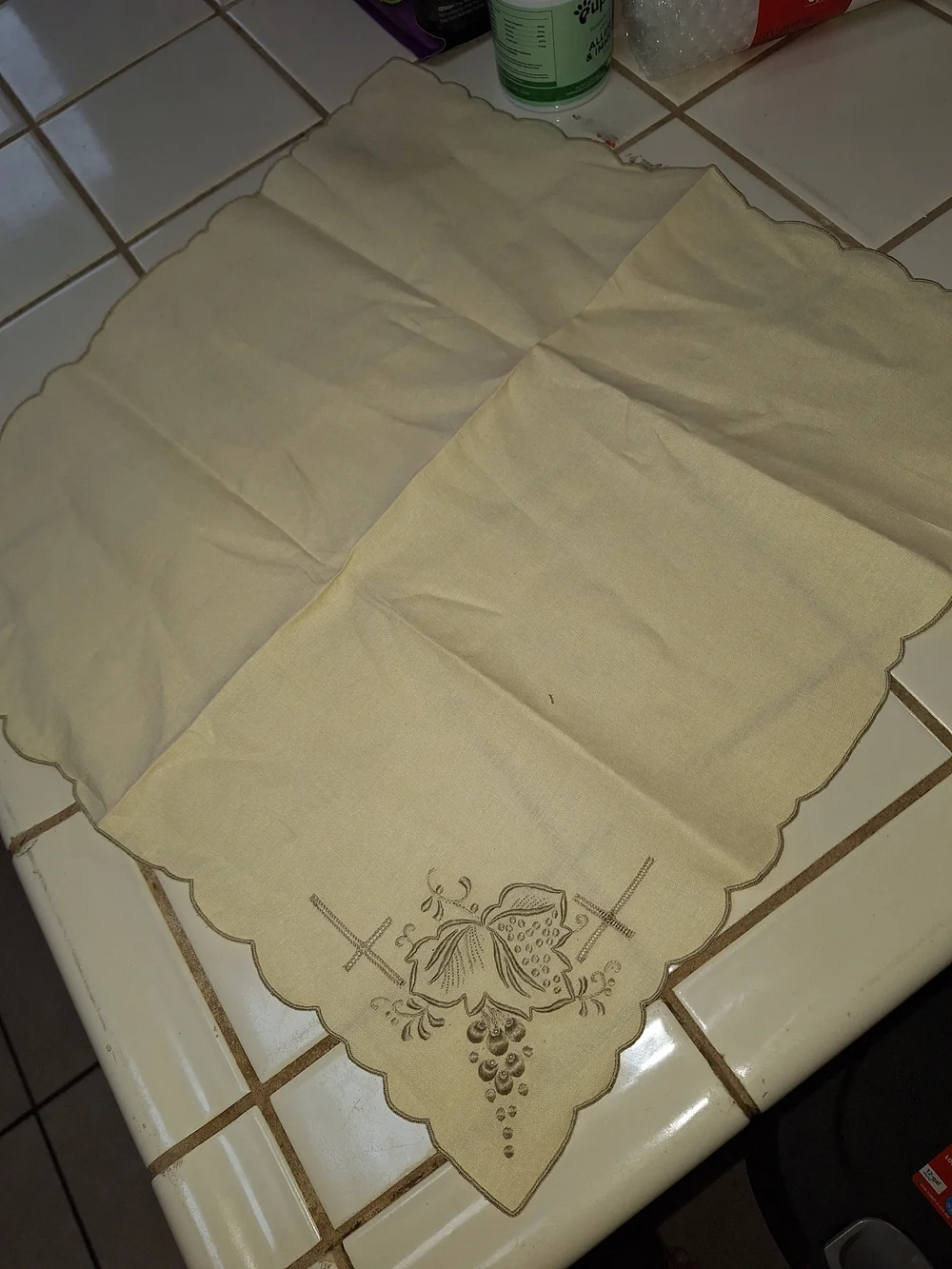 Set Of Four Embroidered Scalloped Edge Table Napkins in Cream